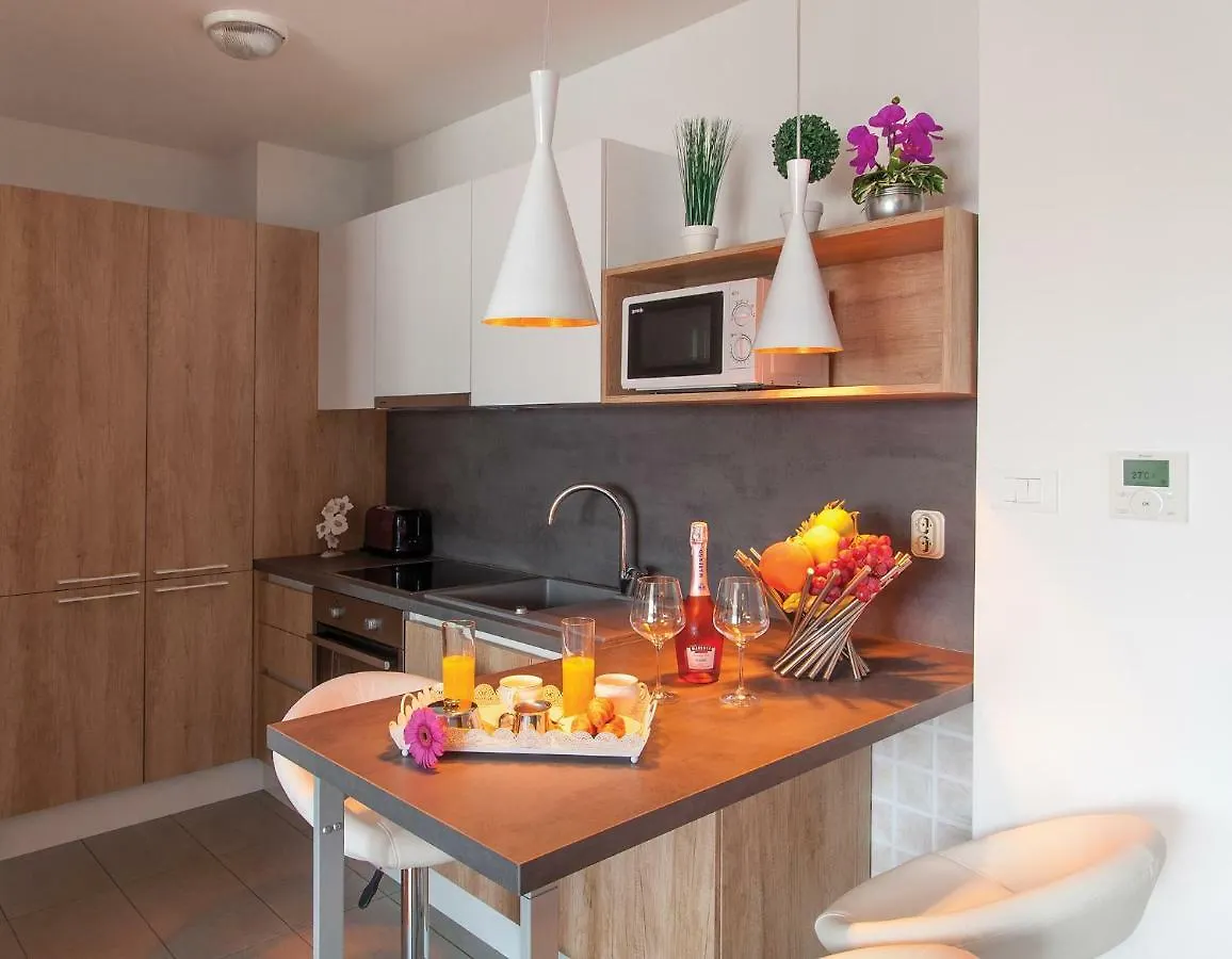 Bel Canto Split Apartment